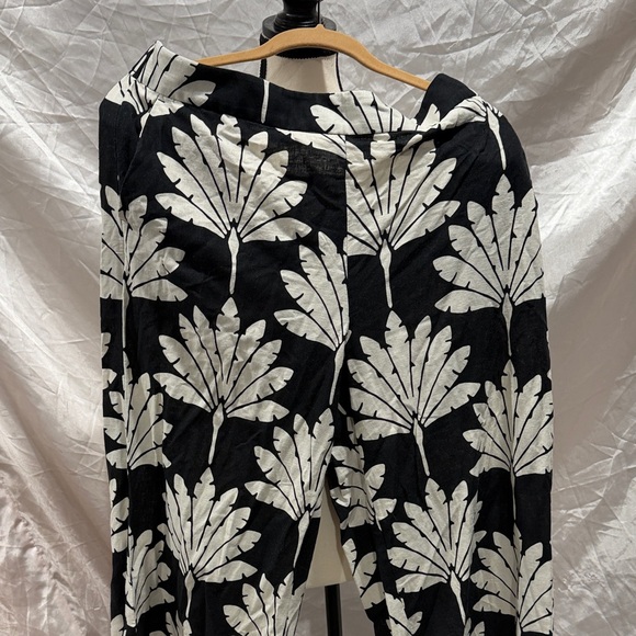LOFT Monochrome linen Leaf Pattern Pants - Picture 2 of 5